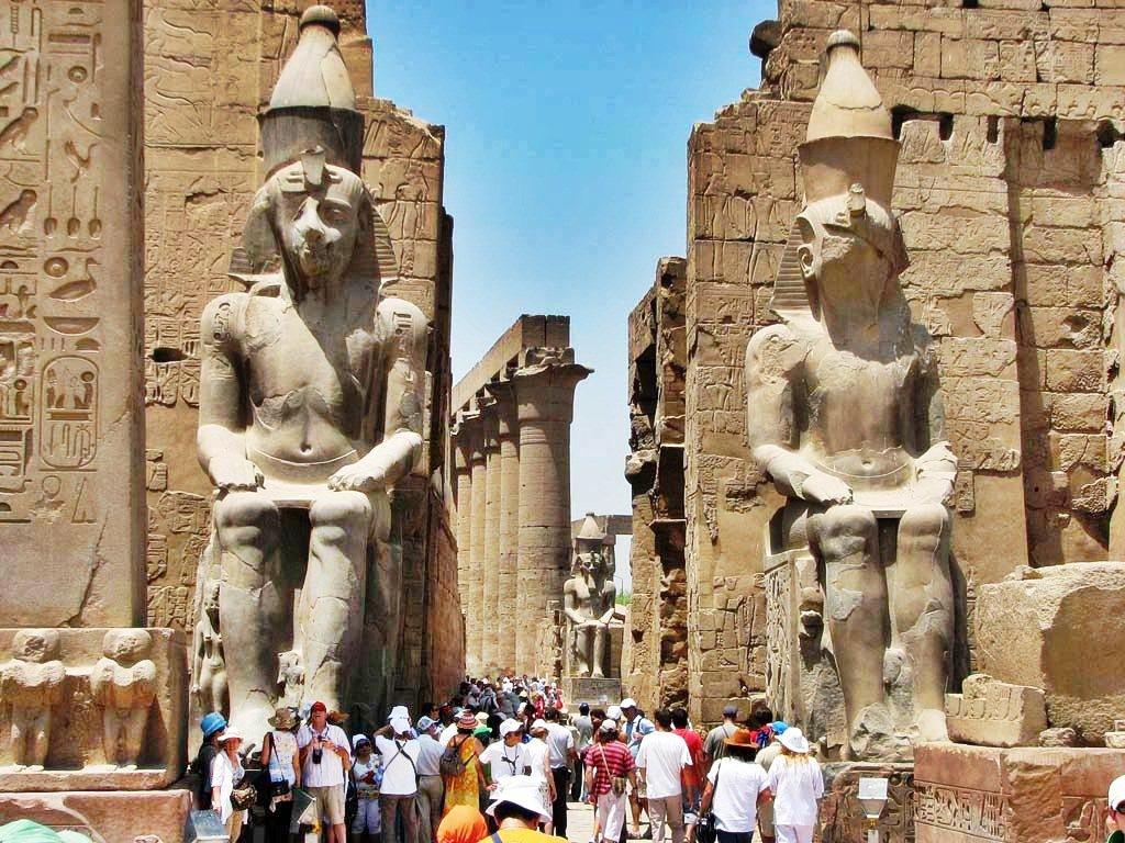 خمس أزمات تمنع عودة السياحة المصرية إلى معدلاتها الطبيعية
