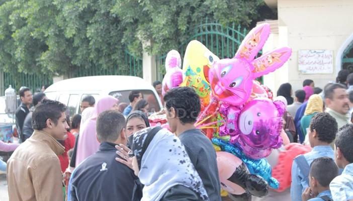 بالصور.. أجواء احتفالية بشم النسيم في الحدائق والمراكب النيلية