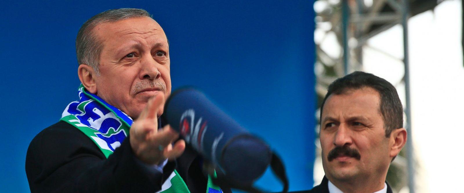 بالصور.. السر وراء إطلاق المسؤولين الأتراك شواربهم في الفترة الأخيرة