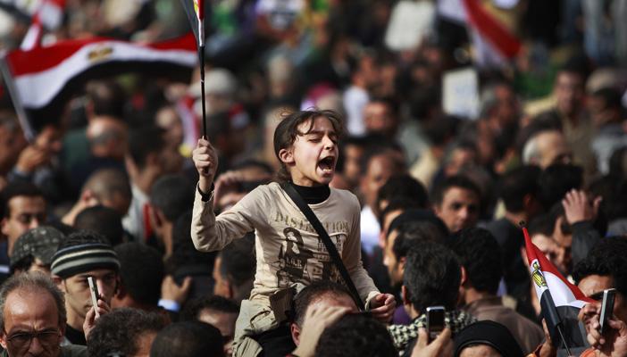 سياسيون لـ”رصد”: أسباب نجاح تظاهرات “الأرض هي العرض”