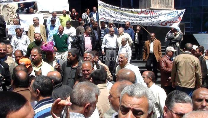 وقفة لعمال “القابضة لاستصلاح الأراضي” للمطالبة بمستحقاتهم المالية