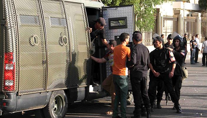 حملات اعتقال للمعارضين بأسوان والجيزة