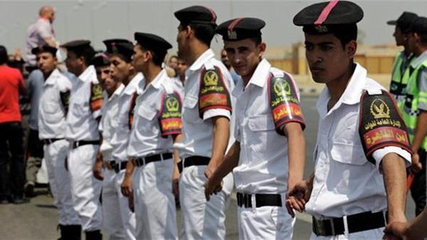 اليوم: الشرطة ترتدي الزي الصيفي