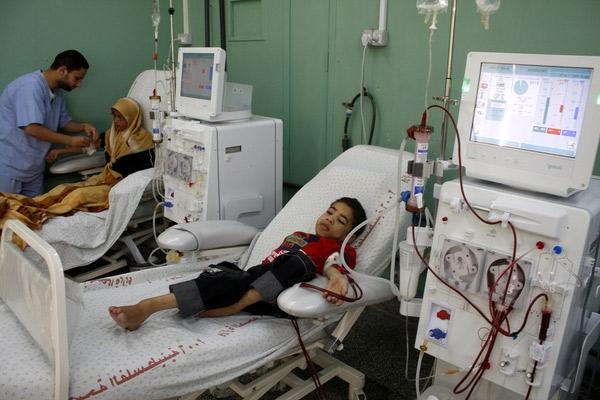 مستشفيات قطاع غزة مهددة بالتوقف عن العمل.. من السبب ؟