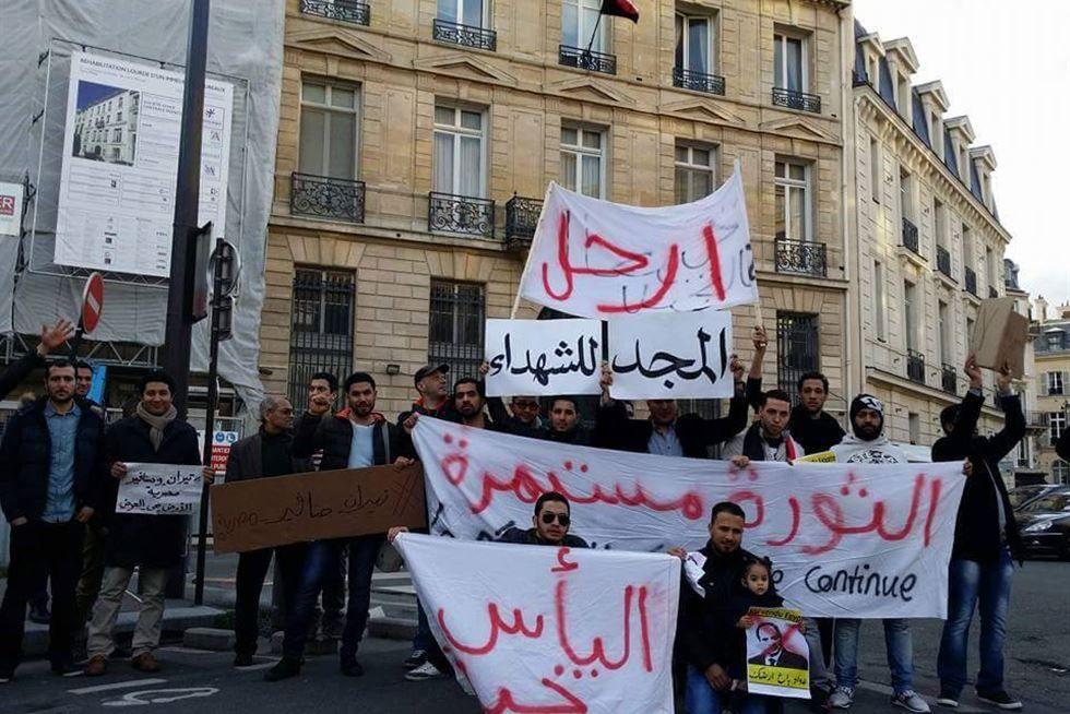 عشرات المصريين يتظاهرون في لندن احتجاجًا على بيع “تيران وصنافير”