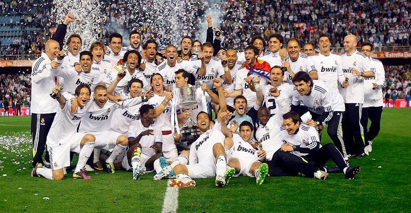 فيديو..الريال يتوج بالكأس للمرة الـ”19″ بعد سحق برشلونة