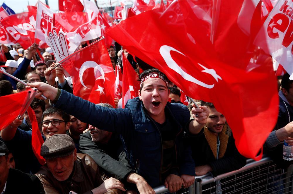 بعد ساعات من الاستفتاء.. تركيا تُصدر قرارًا بشأن حالة الطوارئ