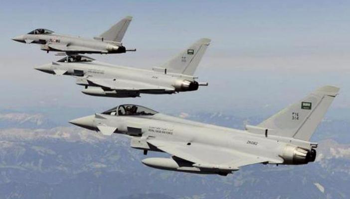 “عاصفة الحزم” تشن أعنف هجوم على معسكر للحوثيين بصنعاء