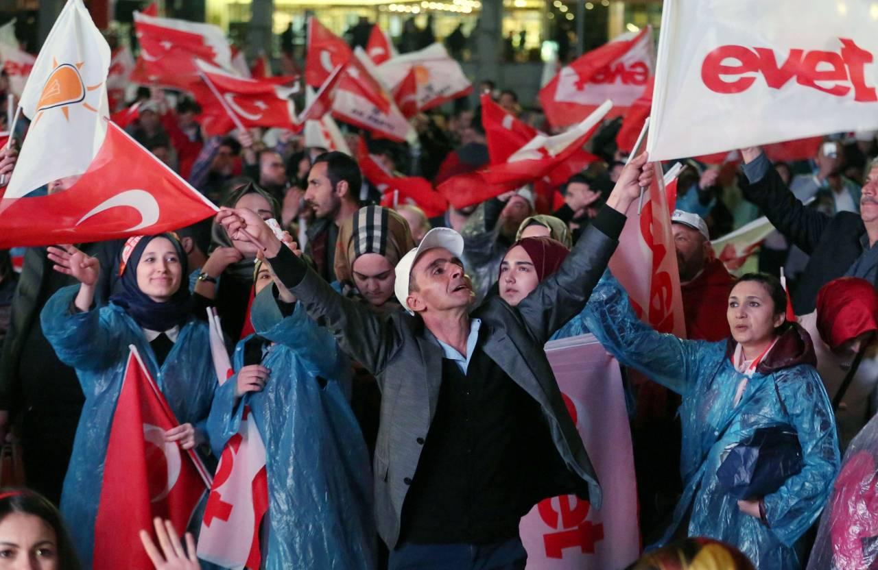 بعد نتيجة الاستفتاء.. سياسيون: الشعب التركي حر وليس في جيب أحد