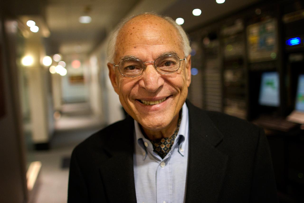 بالفيديو.. فاروق الباز: “ليس من الوارد إسقاط النظام مهما كانت عيوبه”