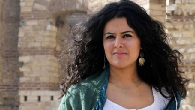 “المهن الموسيقية” تسحب تصريح المطربة دينا الوديدي بسبب “فيس بوك”