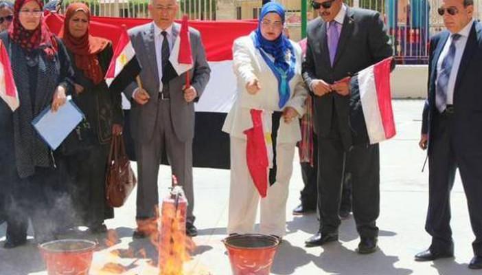 وقفة لـ”معلمين الجيزة” لتأييد حرق الكتب الإسلامية