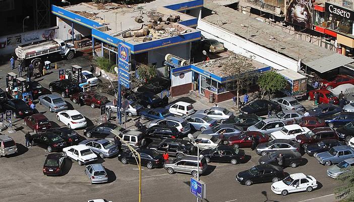 محطات بورسعيد “بلا وقود”.. وأجرة السائقين تذبح المواطنين