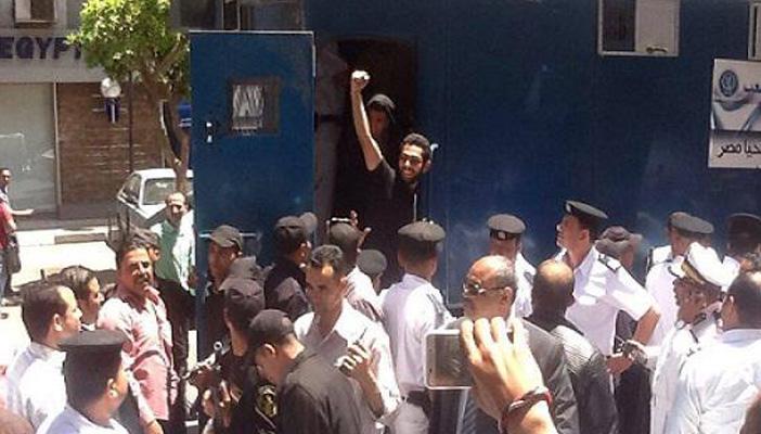 تأييد قرار حبس 25 شابًا بتهمة التظاهر في جمعة “الأرض والعرض”