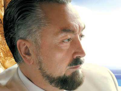 بالفيديو.. داعية تركي يقدم درسًا وعظيًا أمام راقصات وفنانات إغراء