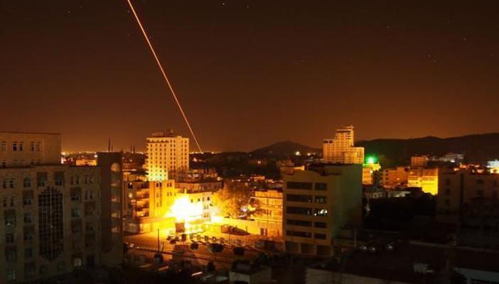 رغم الإعلان عن انتهاء العملية.. عاصفة الحزم تقصف مقرًا للحوثيين في تعز