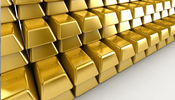 الذهب يتراجع أكثر من 13 دولارًا خلال التعاملات الفورية