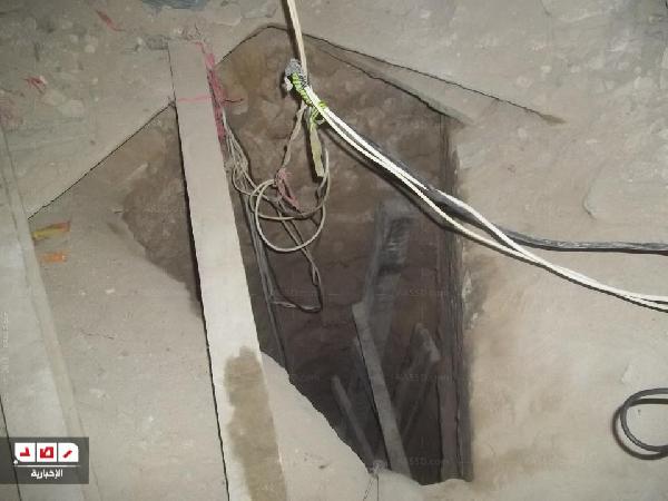 بالصور .. اكتشاف سرداب لتهريب الآثار بالإسكندرية