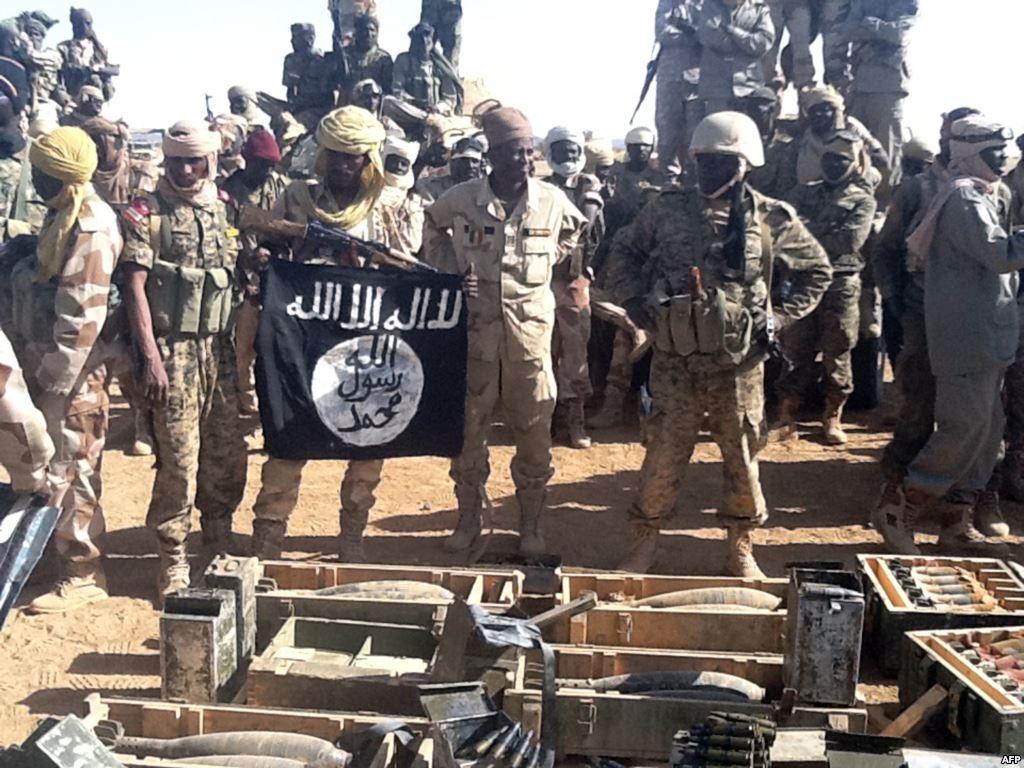 “التحالف العربي” يعلن مقتل 800 عنصر من “تنظيم القاعدة” باليمن
