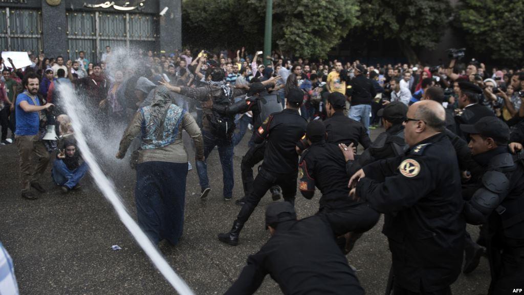 “الدفاع عن المتظاهرين”: 1277 حالة اعتقال منذ 15 إبريل وحتى الآن