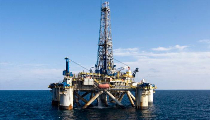 5 مفاجآت تفضح فساد “البترول”.. وخبراء: القطاع أقوى من المؤسسة العسكرية