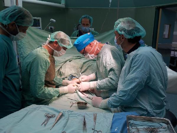 إجراء أول جراحة بالمستشفى الجامعى بقنا لحالة تدرن فى الفقرات