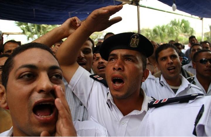 أمناء الشرطة يضربون عن العمل ويهددون بغلق مطار القاهرة