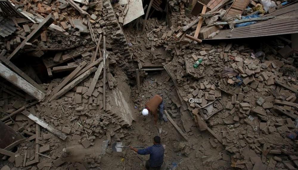 ارتفاع حصيلة ضحايا زلزال نيبال إلى 5500 قتيل