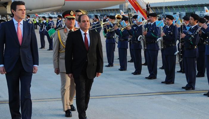 عكس ما روجه الإعلام المصري.. الصحافة الإسبانية تستقبل السيسي بفتور