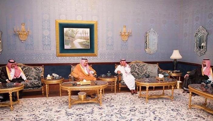 فيديو مسرب لزيارة الملك سلمان للأمير مقرن تنفي وقوع خلافات بينهما