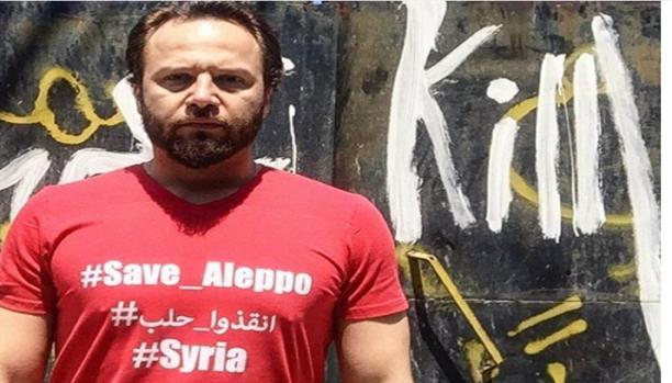 مكسيم خليل يرتدي قميص “أنقذوا حلب” للتضامن مع ضحايا المجازر في سوريا