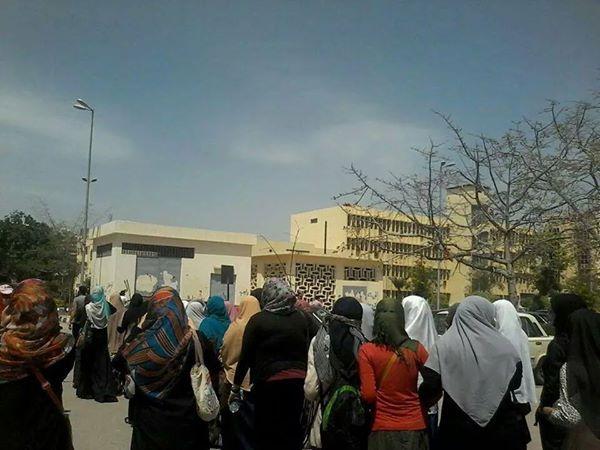 مسيرة لطالبات جامعة المنصورة تنديدا باختطاف “تسنيم”