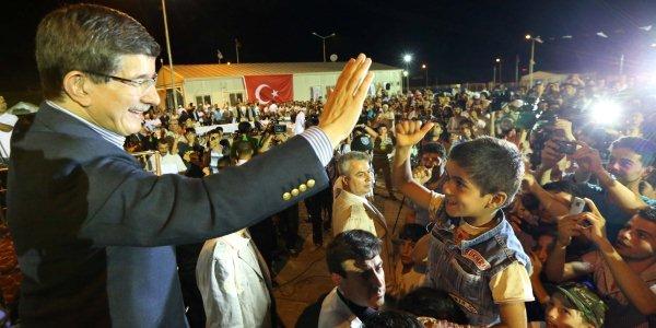 “أوغلو”: قلوبنا مفتوحة للاجئين السوريين