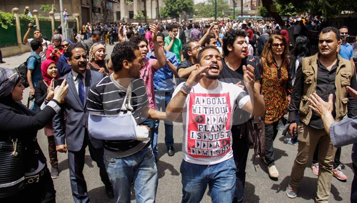 عبدالعزيز لـ”رصد”: الأمن يمنع مسيرة المحامين من دخول نقابة الصحفيين