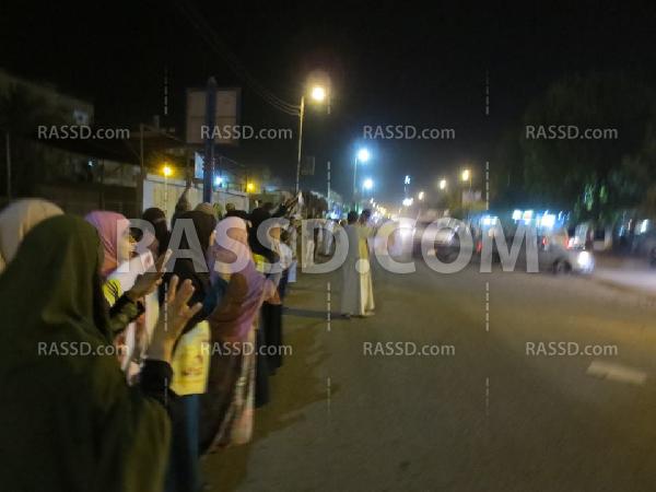 سلسلة بشرية مناهضة للانقلاب بأسوان