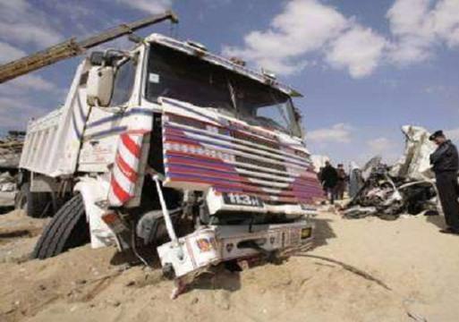 مصرع وإصابة 14 عامل في انقلاب سيارة بالزعفرانة