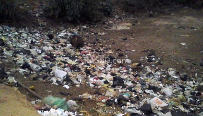 بالصور.. “ميت عنتر” بالدقهلية قرية عامرة بالقمامة والنفايات