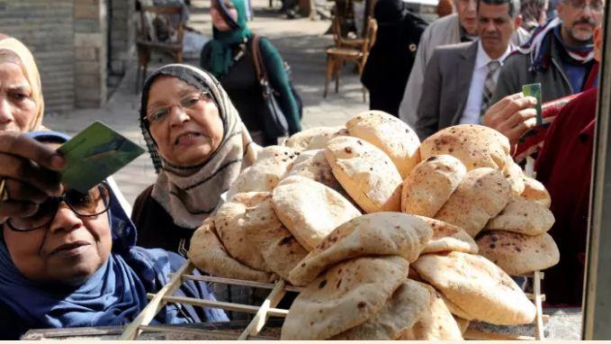 فينانشال تايمز: ازدياد معدلات الفقر في مصر يحول رغيف الخبز إلى خط أحمر