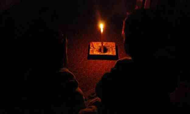 انقطاع الكهرباء يثير عاصفة غضب ويفتح النار علي الانقلاب