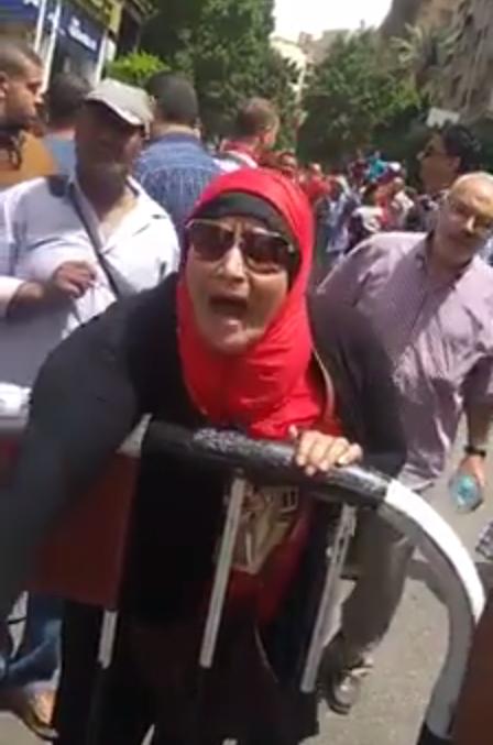 بالفيديو.. شاهد مؤيدي السيسي أثناء هجومهم على “عمومية الصحفيين”