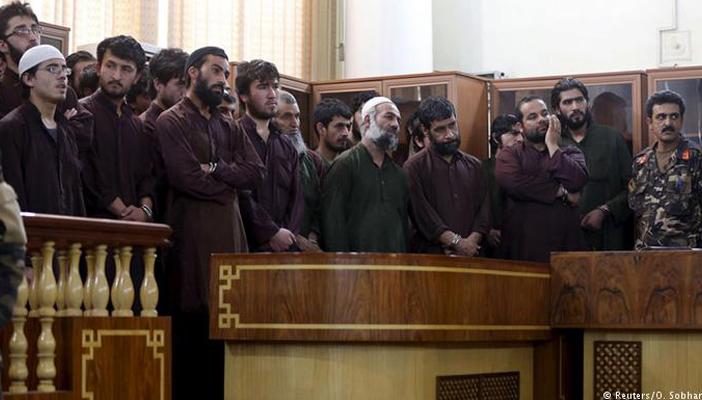 إعدام 4 أفغان قتلوا سيدة بدعوى تعمد حرق المصحف