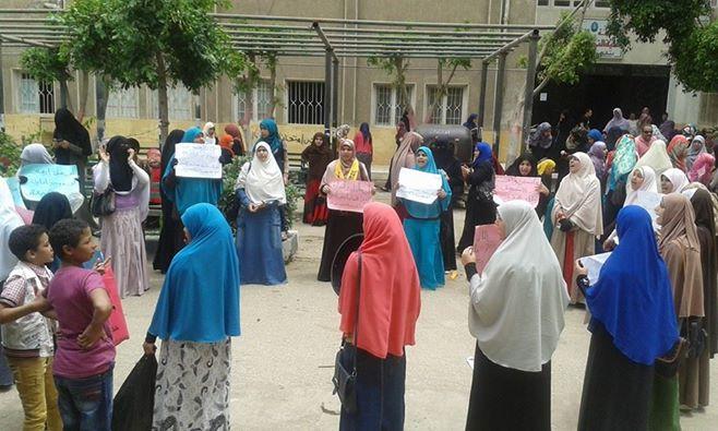 وقفة لطالبات الأزهر بتفهنا الأشراف تنديدًا بالانقلاب