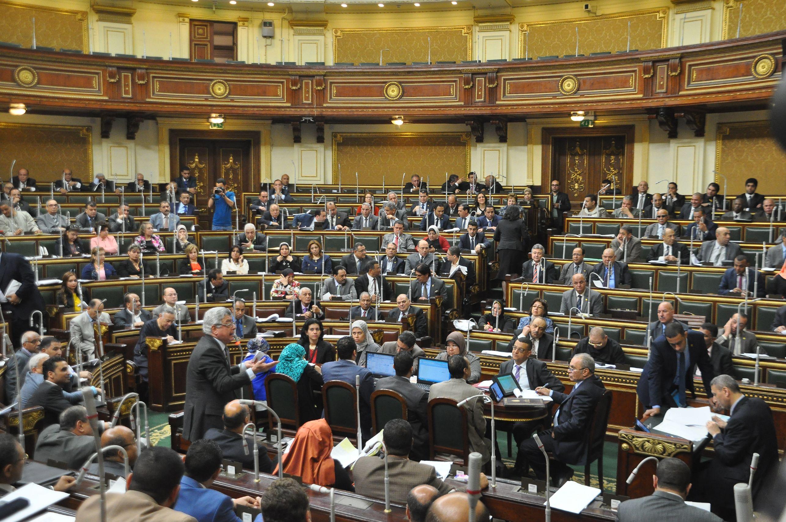 جدل تحت قبة البرلمان حول قانون العلاوة.. وتهديدات حكومية بسحبه