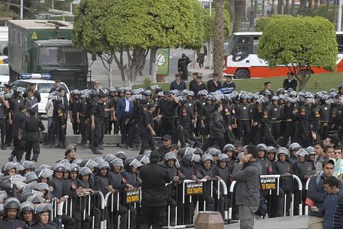 دوريات مسلحة بمركبات عالية التقنية لأمن الانقلاب بالقاهرة