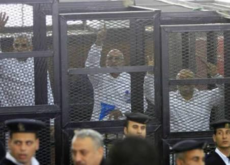 محامي الإخوان: سيتم نقض أحكام غرفة عمليات رابعة وأتوقع تخفيف الأحكام