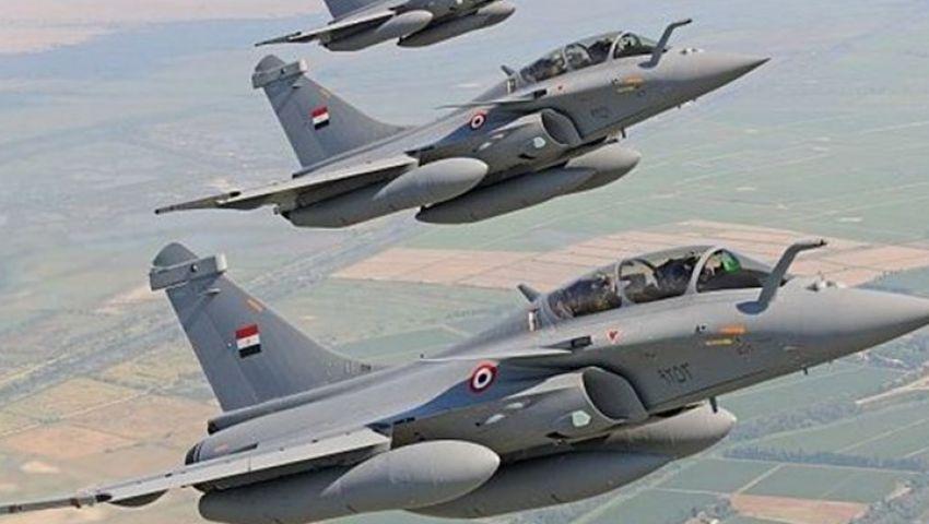 القوات المسلحة تُعلن تدمير 15 سيارة محملة بالأسلحة تسللت من ليبيا