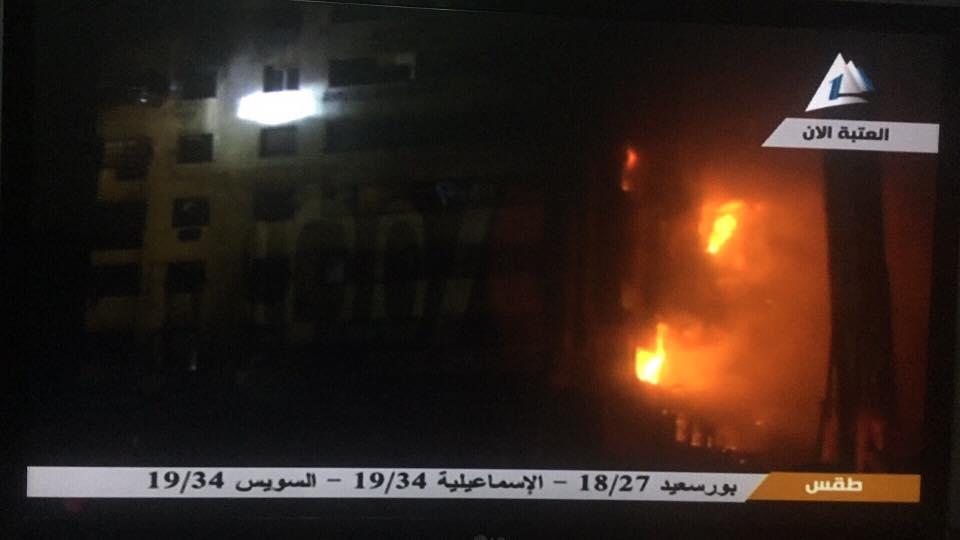 بالفيديو.. الدفاع المدني يحاول السيطرة على حريق الرويعي