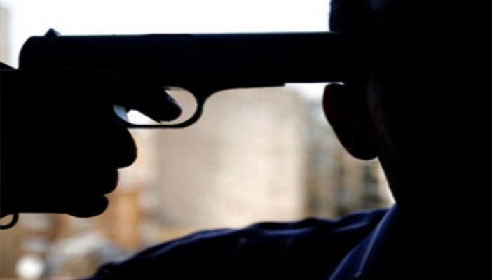 ضابط شرطة ينهي حياته بعد رفض زوجته العودة له