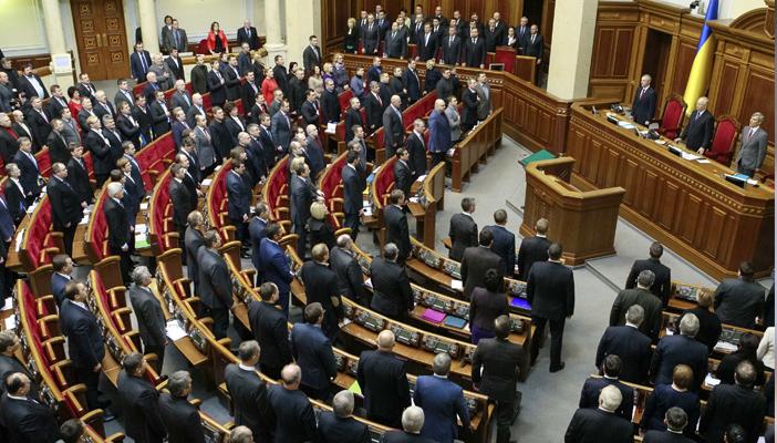 البرلمان الأوكراني يوافق مبدئيا على قانون تجنيد الأجانب بالجيش