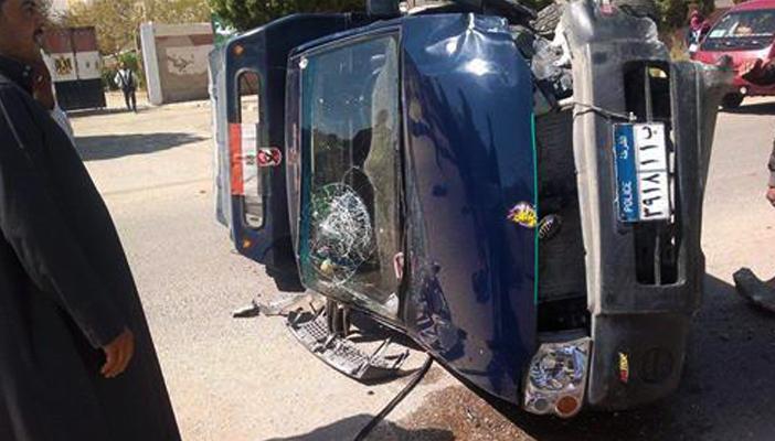 مقتل شرطيان وإصابة 3 آخرين إثر انقلاب سيارة شرطة على المحور